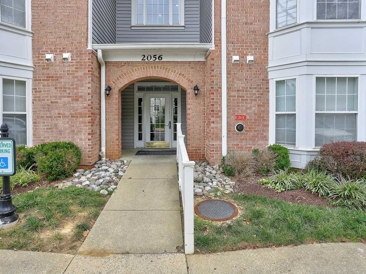 2 bed, 1087 sqft, $2,550 — Photo 1