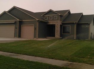 909 Ballard Dr, Huxley, IA 50124