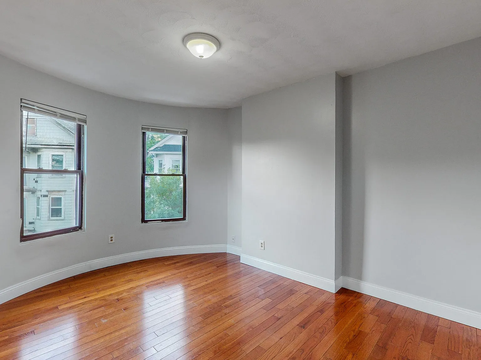 3 bed, 1.0 bath, 1100 sqft, $3,390 — Photo 4