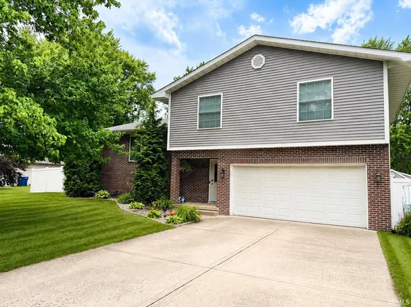 1604 Hickory St SW, Demotte, IN 46310