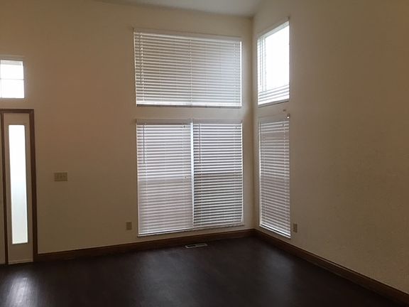 3rd image of 909 Cuthbert Ct