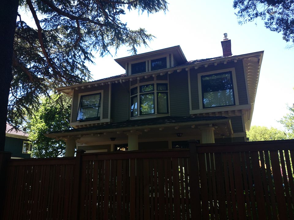 2nd image of 963 13th Ave E