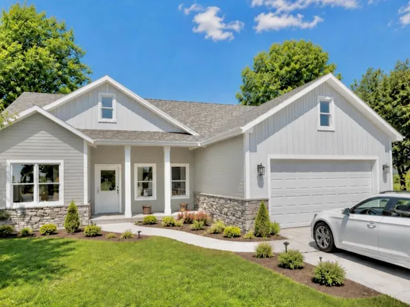 121 Fernwood Ln, Kelleys Island, OH 43438