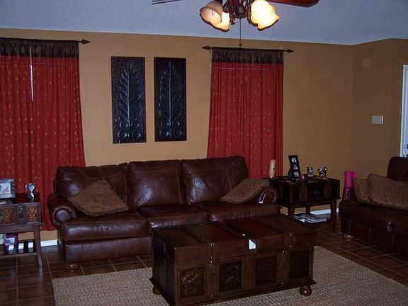 FamAnother family room view