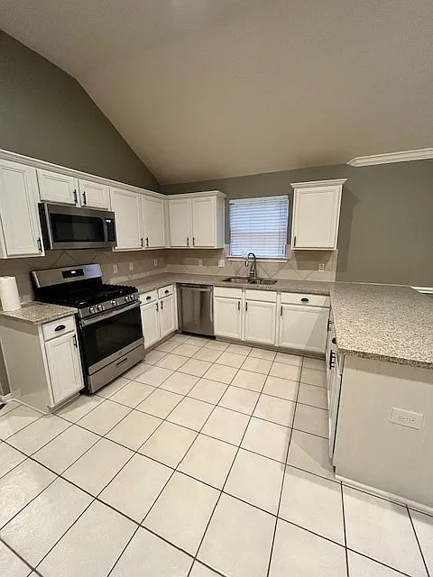 3 bed, 1590 sqft, $2,190 — Photo 3