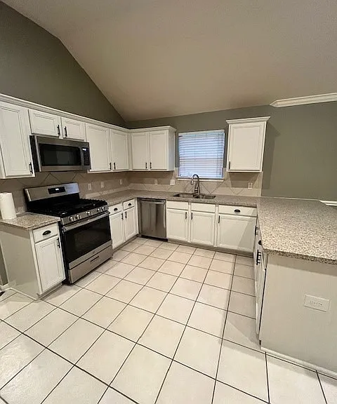 11714 Elizabeth Ct — Photo 3