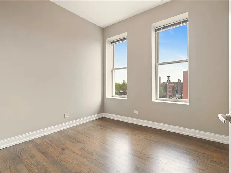 1946 S Racine Ave #2F — Photo 7