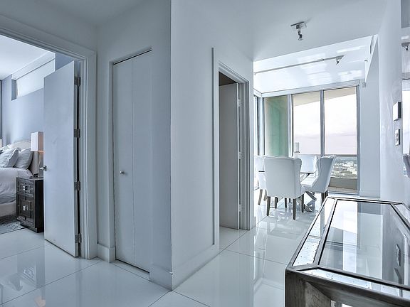 4th image of 900 Biscayne Blvd APT 5712