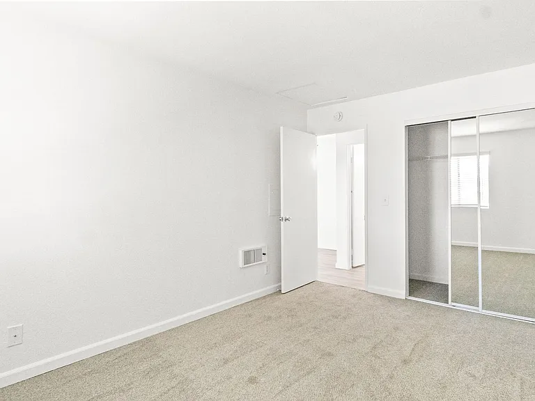 Nestor Regency Apartments — Photo 8