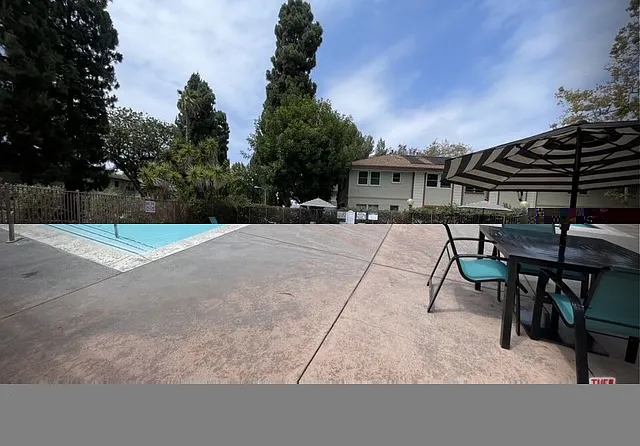 5870 Bowcroft St #3 — Photo 14