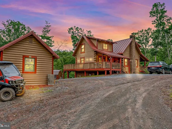 1305 Whispering Pines Rd, Paw Paw, WV 25434