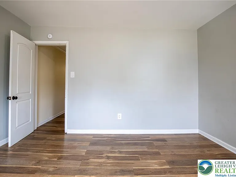 68 S Meade St — Photo 27