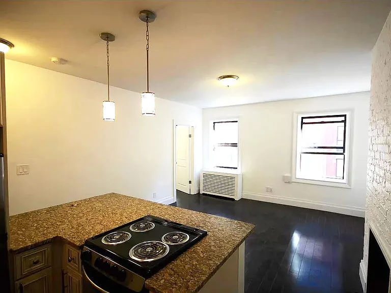 72 University Pl #5E — Photo 9