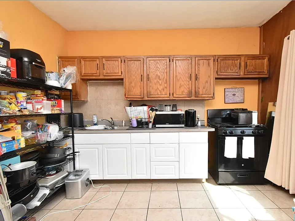3077 Main St #1