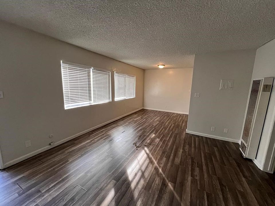 1st image of 6125 S Victoria Ave APT 2