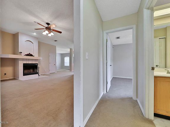 4th image of 954 Chapeltown Cir N
