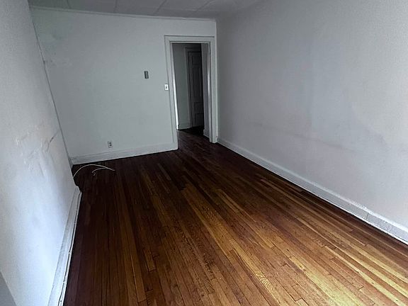 4th image of 30 Columbia Pl #26