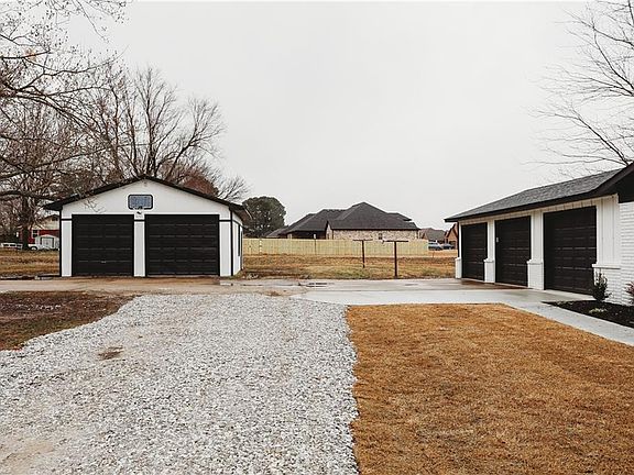 3rd image of 5569 W Persimmon St