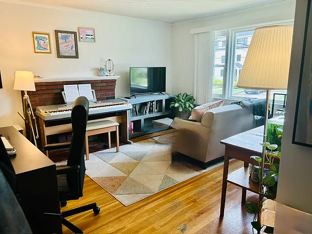 2 bed, 950 sqft, $2,350 — Photo 2