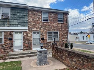 52 Oak St APT 14, Manchester, CT 06040