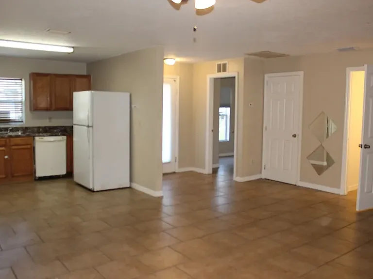 610 Cassin Ave — Photo 8