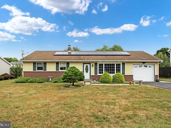 223 Lena Dr, York, PA 17408