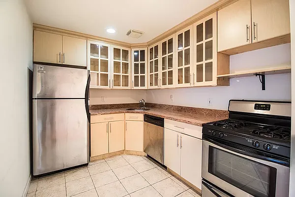 Rented by Brown Harris Stevens | media 19