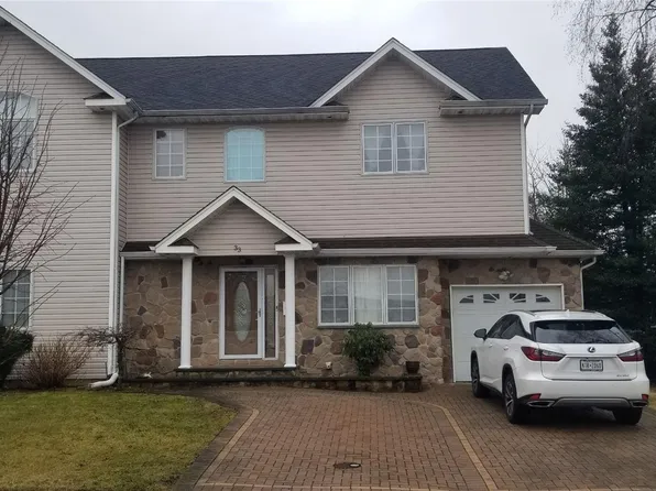 33 Peter Lane, Plainview, NY 11803