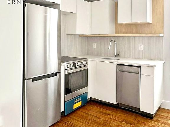 4th image of 996 Carroll St #4R