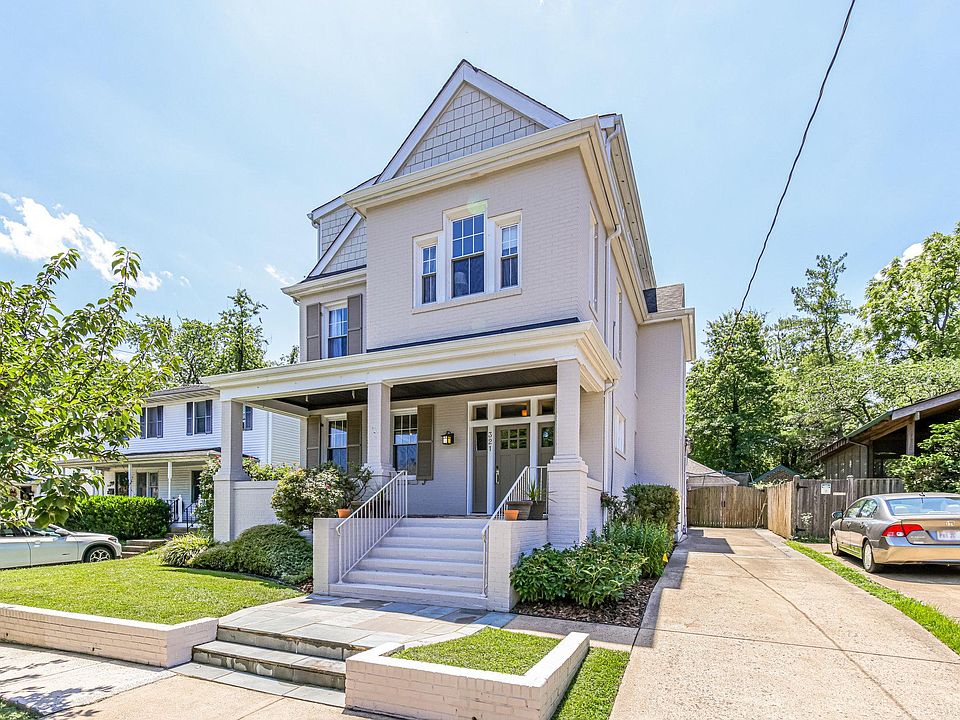 Front of house with brand new door with keyless entry and long driveway.