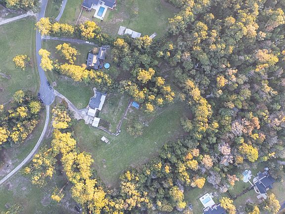 3rd image of 171 Dogwood Ln