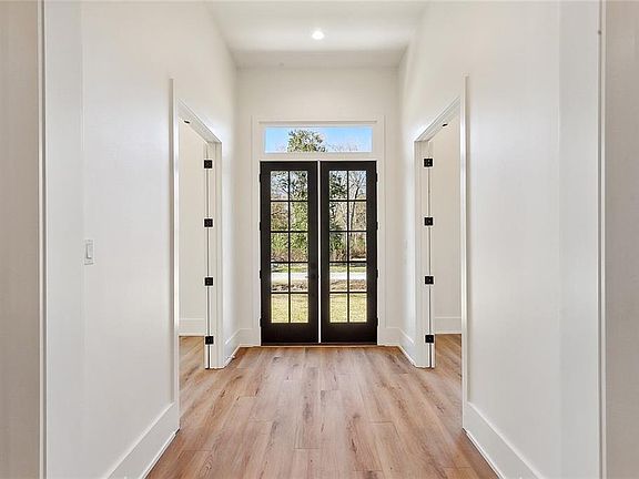 5th image of 18 Arbor Ln