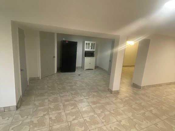2nd image of 2007 Royal Cres