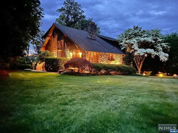 52 Alcott Rd, Mahwah, NJ 07430