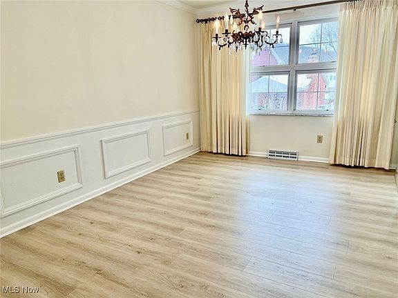 5th image of 113 Roselawn Blvd