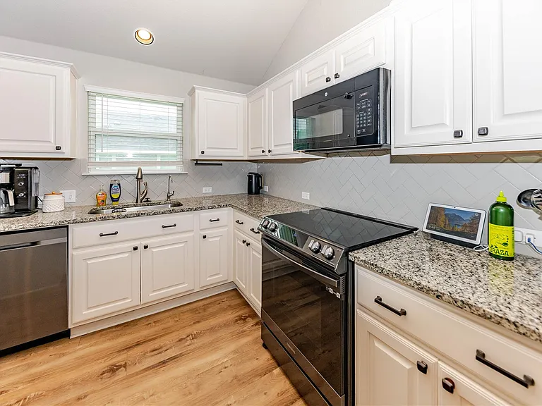 303 Schuyerville Dr — Photo 11