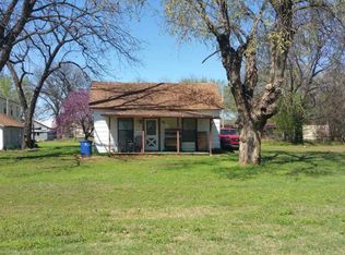 111 Patterson Ave, Comanche, OK 73529