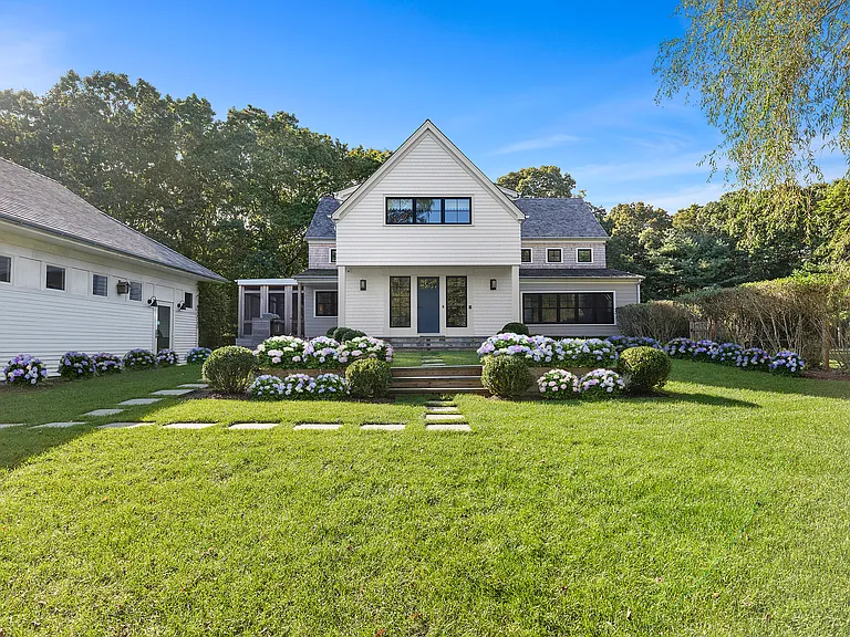 342 Wainscott Harbor Rd — Photo 1