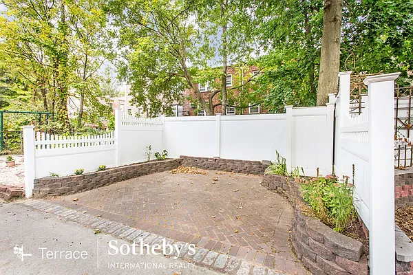 Rented by Terrace Sotheby's International Realty | media 40