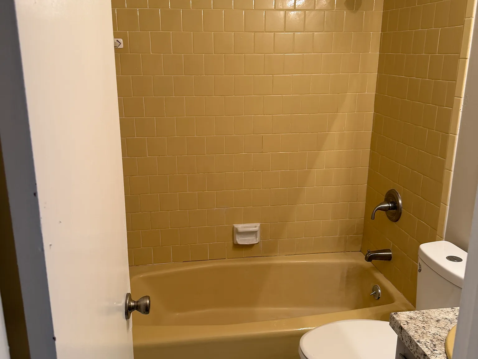2 bed, 1.5 bath, 900 sqft, $925 — Photo 2