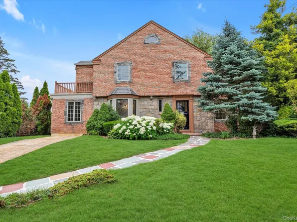 26 Vanderbilt Road, Manhasset, NY 11030