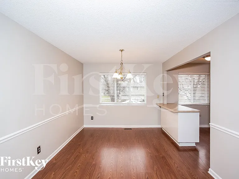 111 Timberlake Ct — Photo 5