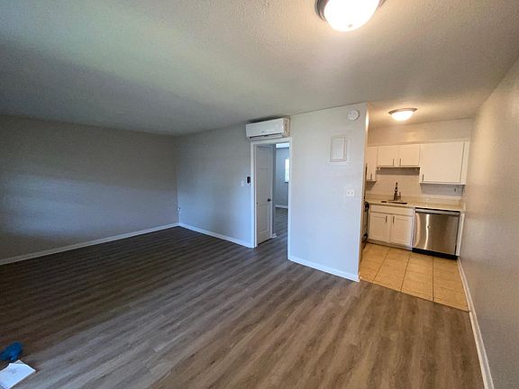 3rd image of 3112 W Horatio St Unit 46