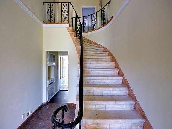 5th image of 107 N Poinsettia Pl