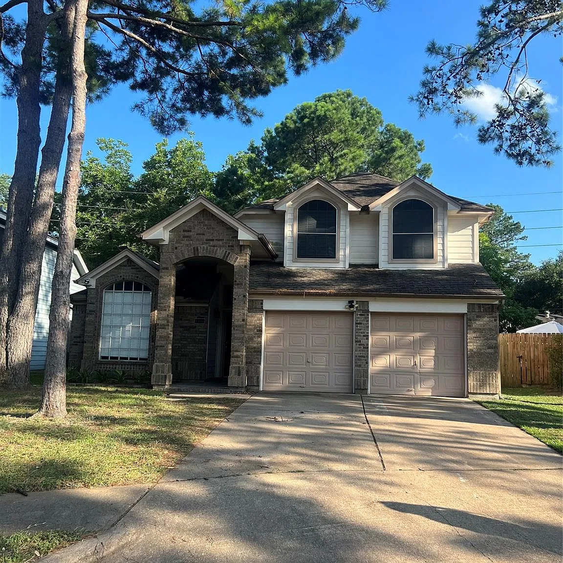 5 bed, 2.5 bath, 2289 sqft, $2,300 — Photo 1