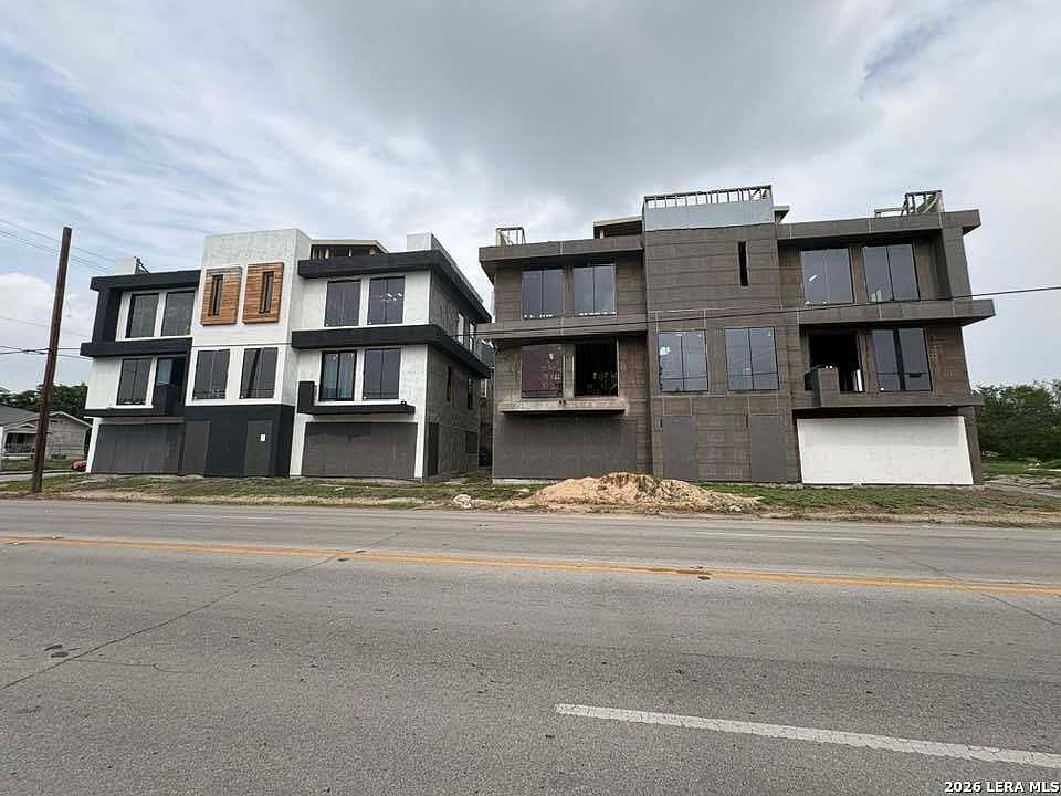 1st image of 412 S HACKBERRY ST