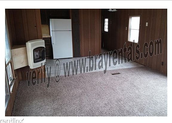 3105 F Rd. living room