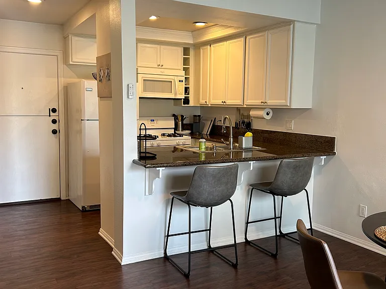 16912 Pacific Coast Hwy — Photo 10