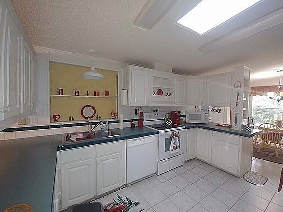 5th image of 10620 SW 27th Ave Lot 30A