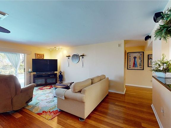4th image of 1217 SE 37th St